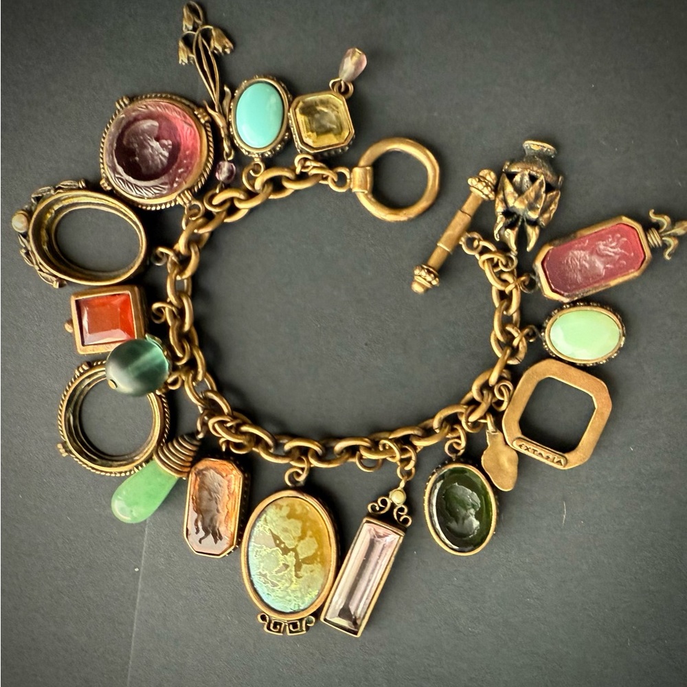 Extasia Intaglio Charm Bracelet – Vintage Elegance